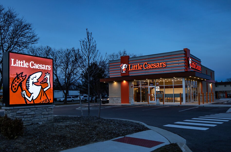 Little Caesars’ın ABD’deki Lincoln Park restoranının dış cephesi